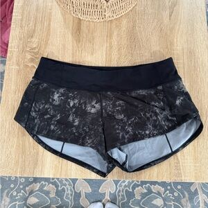 Women’s Black and Grey Lululemon Size 6 Regular 2.5 Hotty Hot Workout Shorts